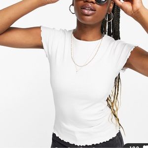 New Look lettuce edge ribbed t-shirt in white in size 6